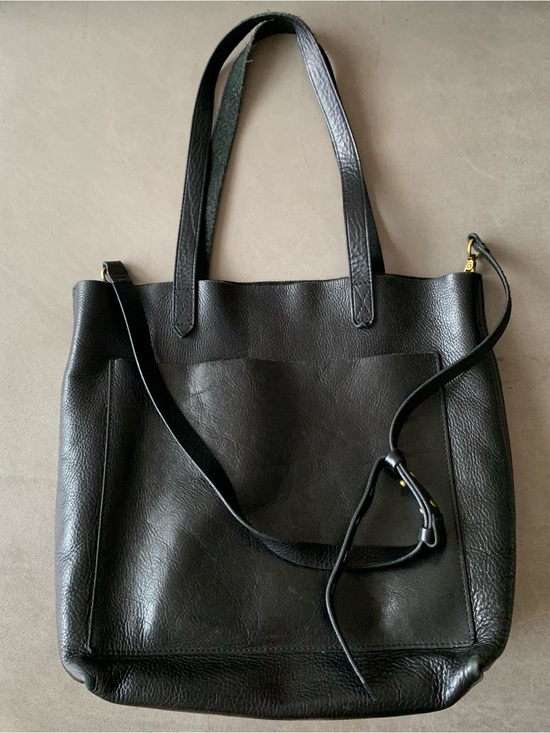 Madewell Handbags - Madewell Medium Transport Tote in Black